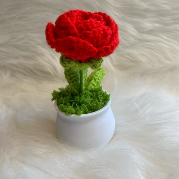 Crochet Knitted red rose Flower In Pot Potted Plant handmade Birthday Gift NEW - Picture 1 of 4
